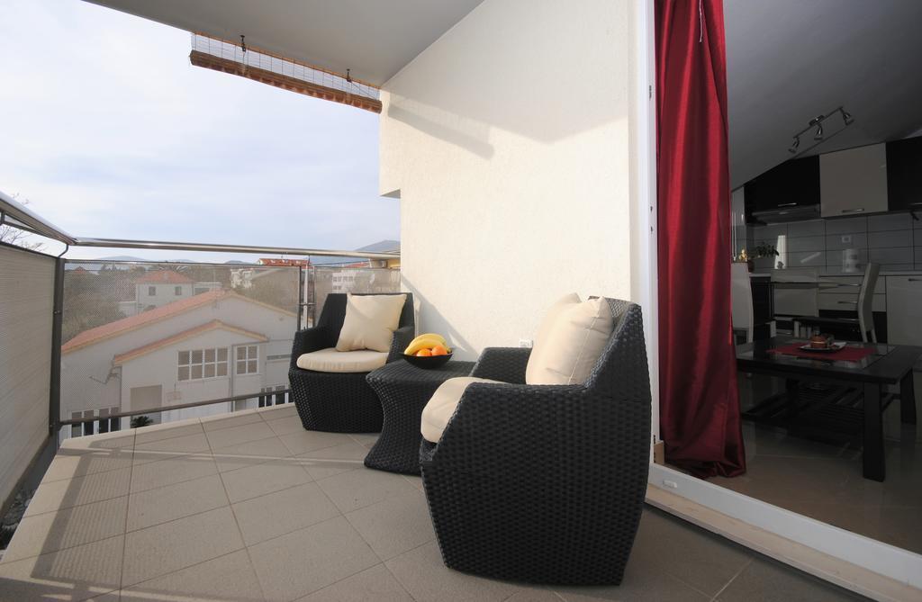 Apartment Tin Kaštela Exteriör bild